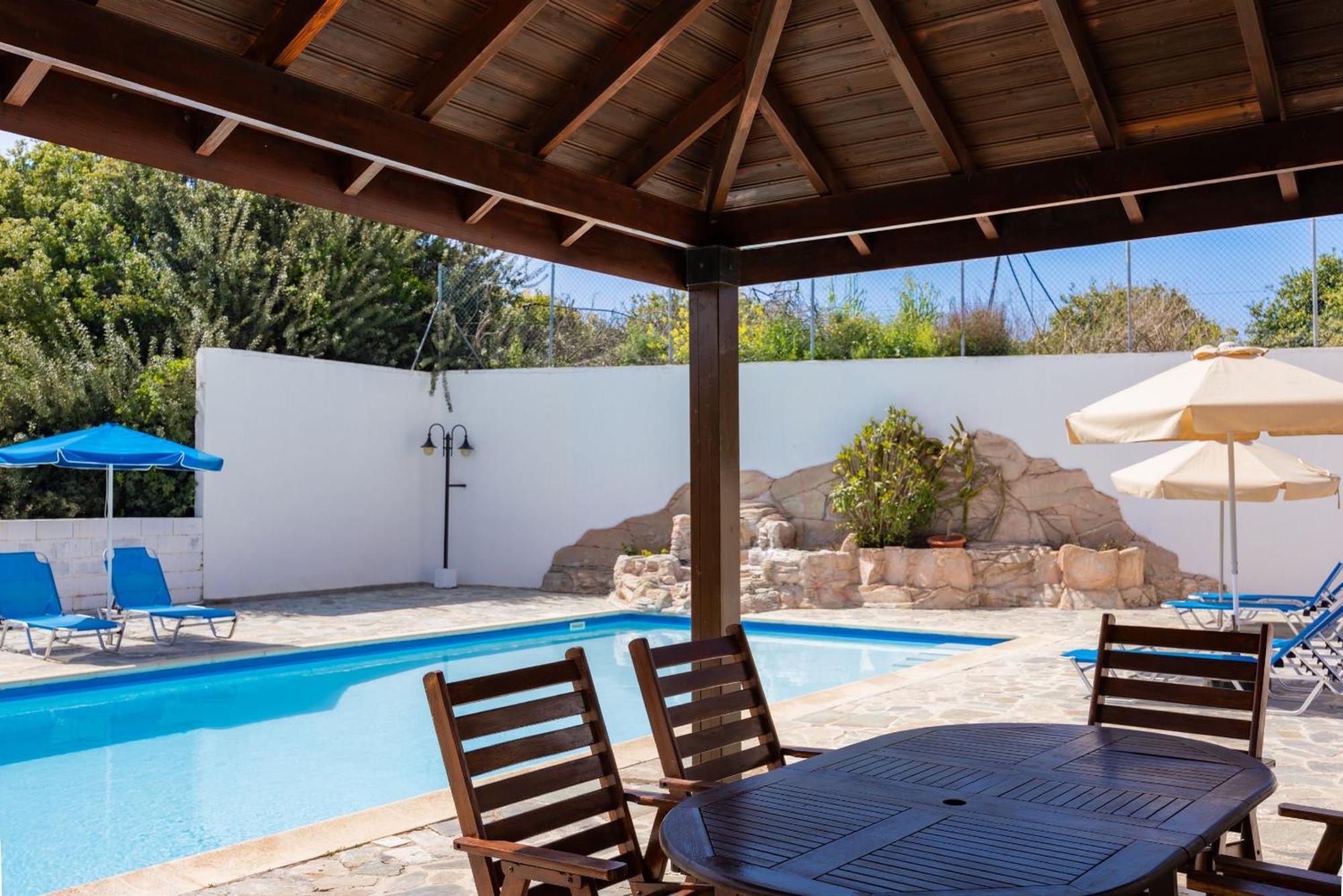 Villa Ira Finiki Lachi Exterior photo
