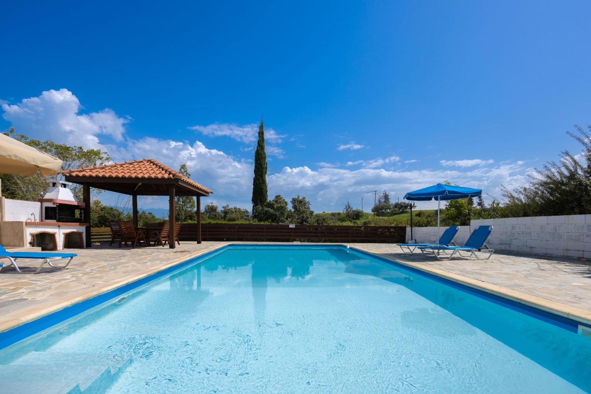 Villa Ira Finiki Lachi Exterior photo