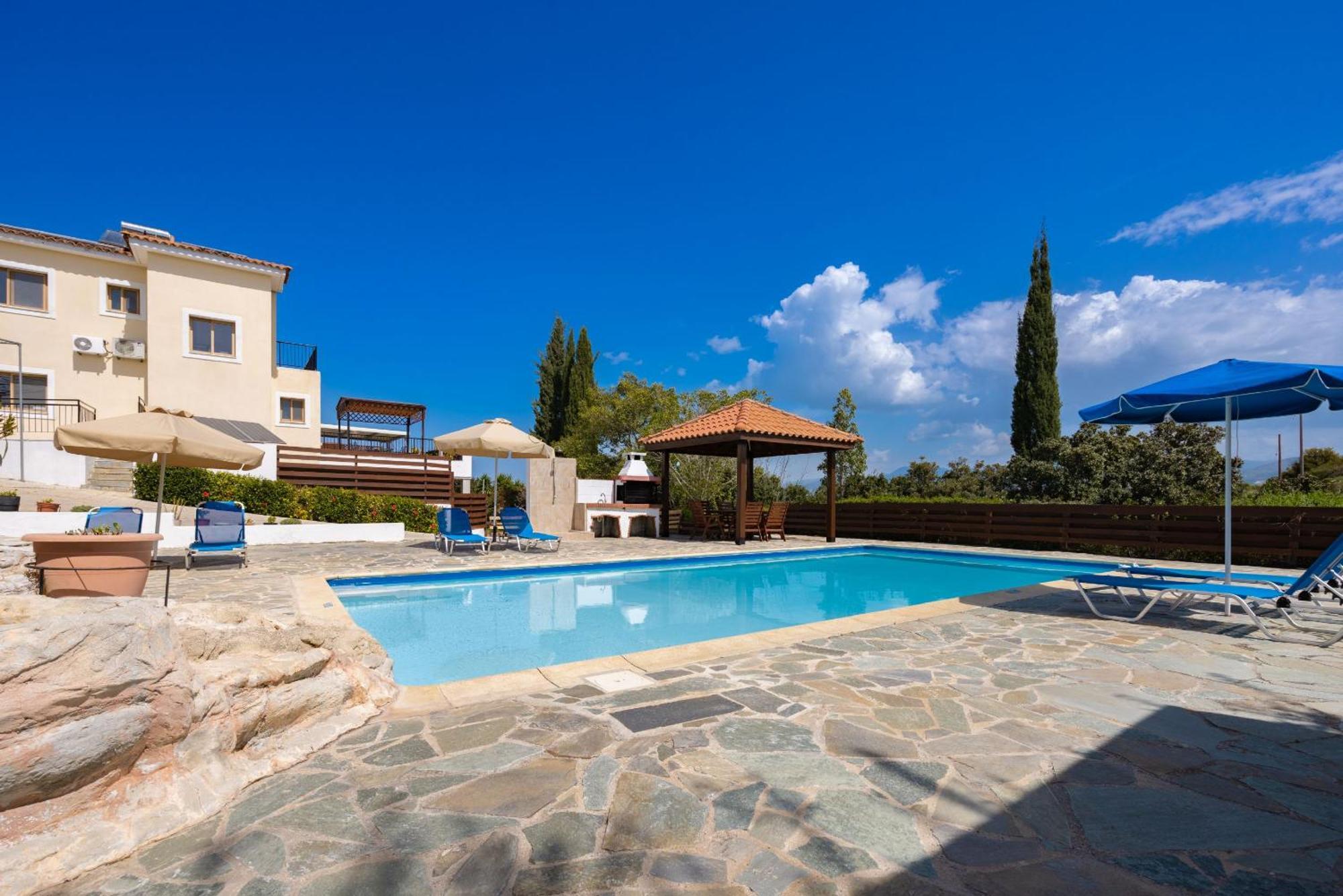 Villa Ira Finiki Lachi Exterior photo